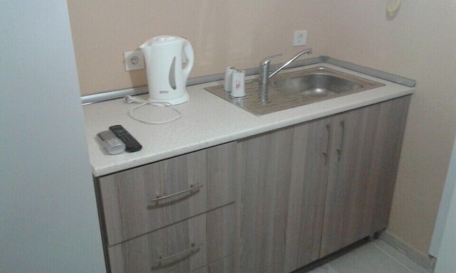 ローズ ルームズ アパート