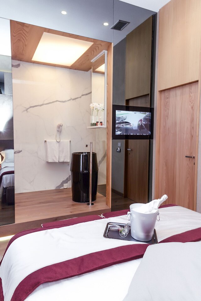 サン スイート ラグジュアリー パンテオン