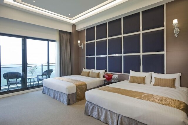 レンイー レイク ホテル (仁義湖岸大酒店)