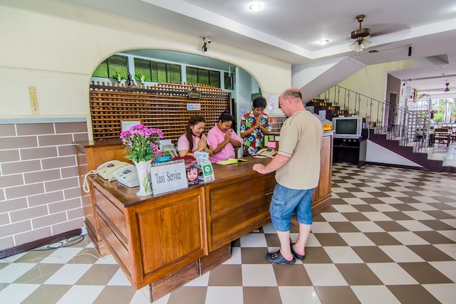 サタス コート 1