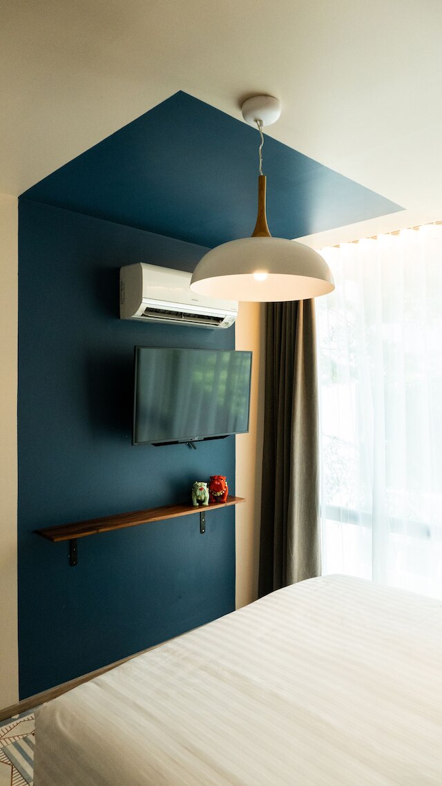 ティンツ オブ ブルー ホテル