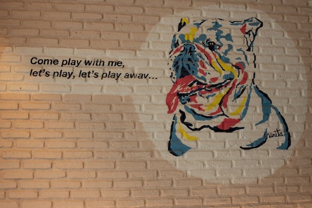 ティンツ オブ ブルー ホテル