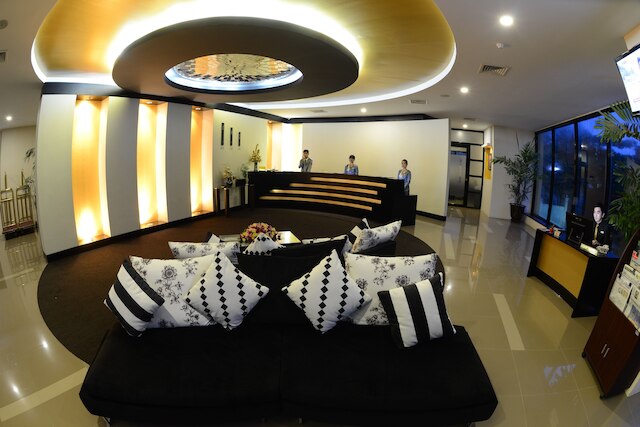 アベニュー 64 ホテル