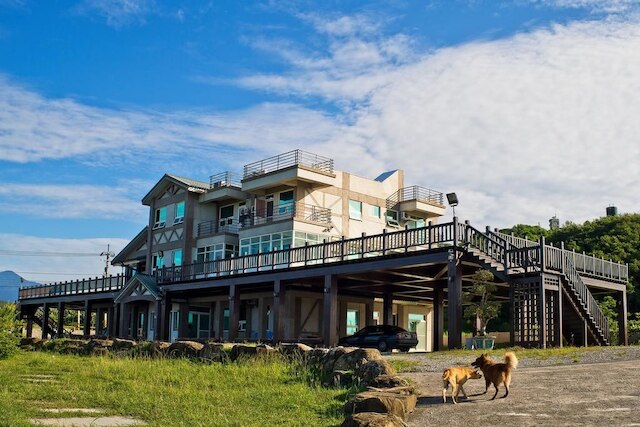 フーリー ワン B & B (富麗灣景觀民宿)