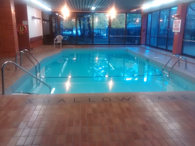 トロント ファーニッシュド リビング - ジェラルド ストリート イースト