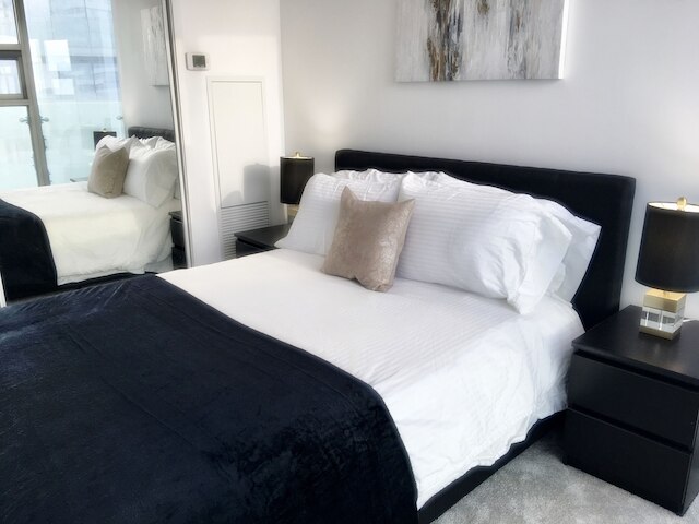 トゥ ステイズ - ヨーク アンド レイクショア