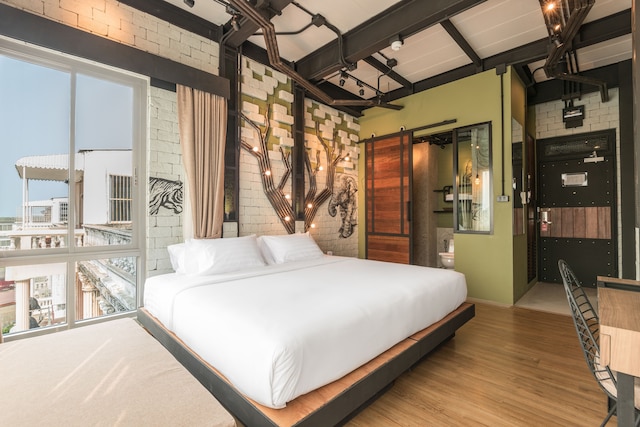 シー クレスト バイ ジョムティエン