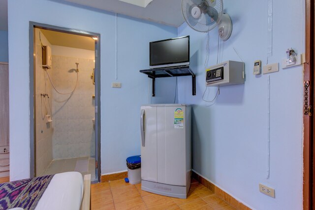 I ローヴァーズ スポーツ バー & ゲストハウス