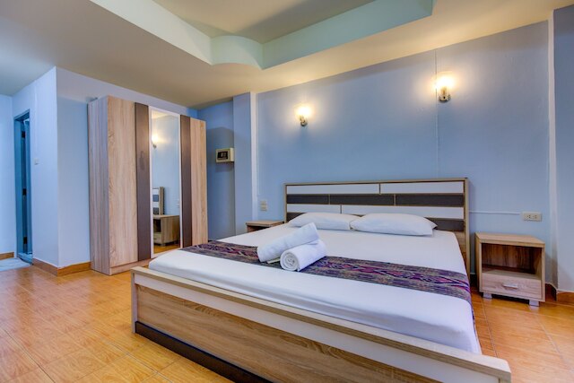 I ローヴァーズ スポーツ バー & ゲストハウス