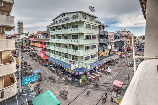 I ローヴァーズ スポーツ バー & ゲストハウス