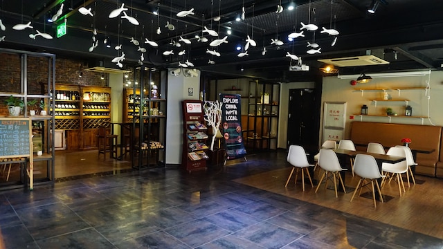 フィッシュ イン イースト南京路 (子鱼居酒店南京东路店)