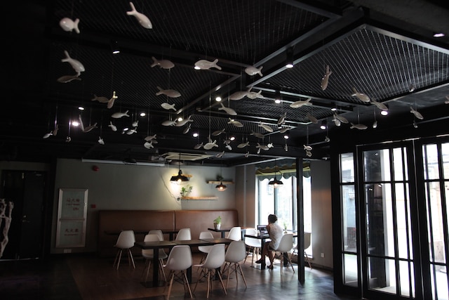 フィッシュ イン イースト南京路 (子鱼居酒店南京东路店)