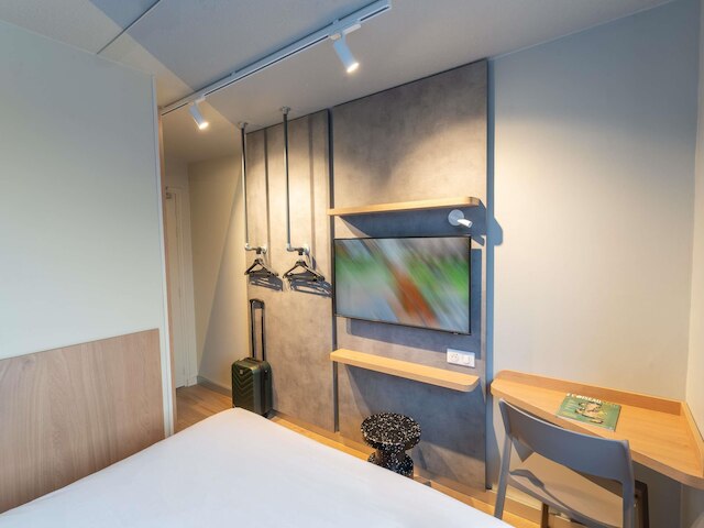 イビス バジェット レンヌ セッソン