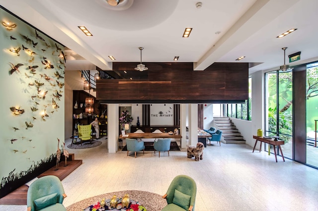 ザ エヴィアリー ホテル