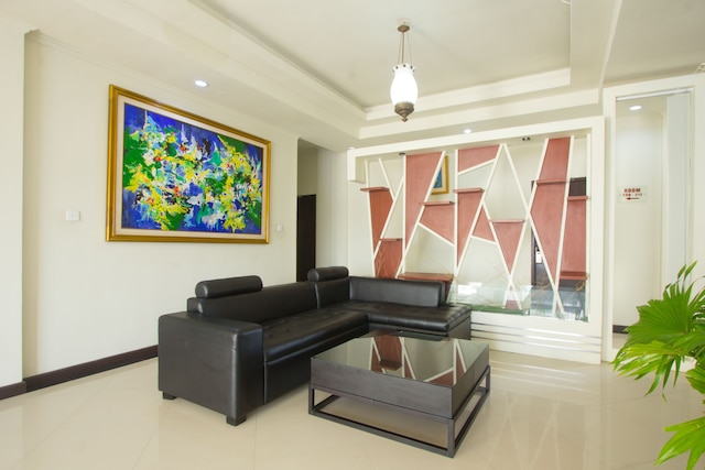 マキシ ホテル クドンガナン