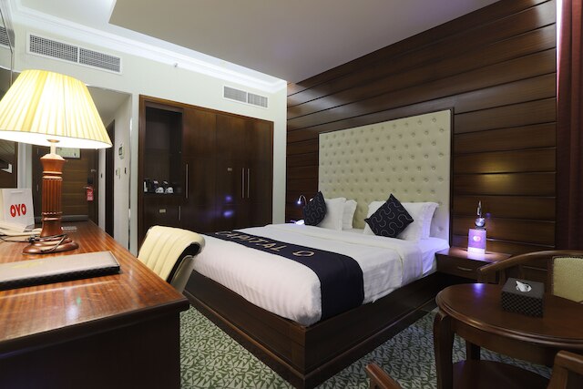 クイーン パレス ホテル