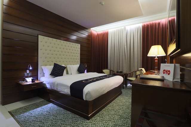 クイーン パレス ホテル