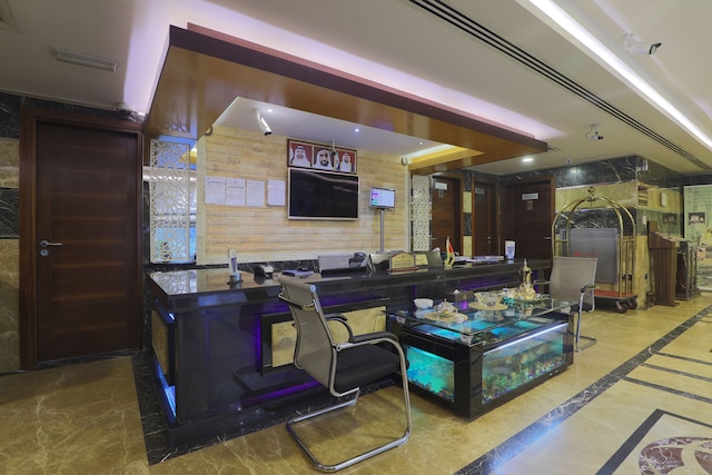 クイーン パレス ホテル