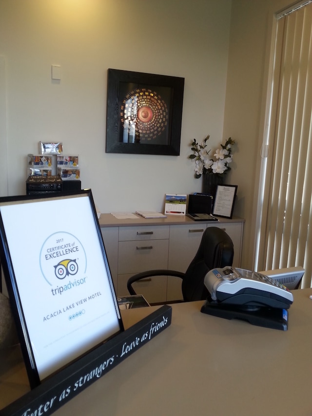 アカシア レイク ビュー モーテル