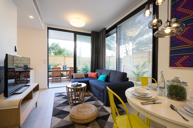 ミスター プロムナード - バイ テLV2 ゴー