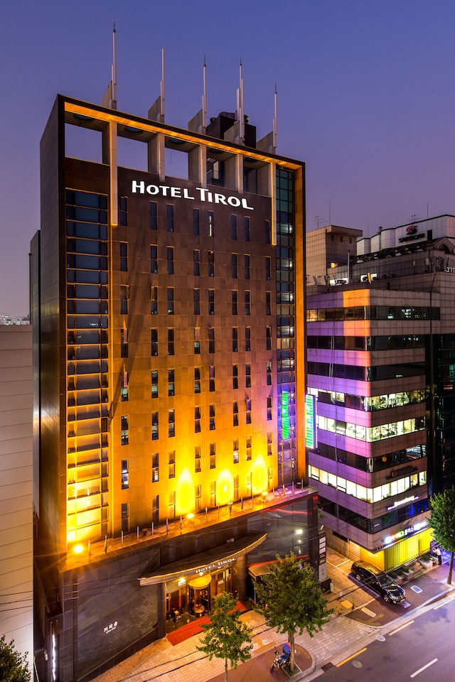 ホテル チロル