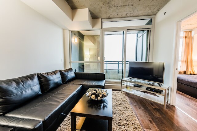 グラッドストン スイーツ - トロント セントラル