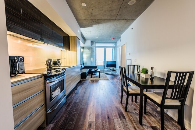 グラッドストン スイーツ - トロント セントラル