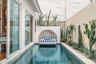 アレバ  ヴィラ  スミニャック バイ イニI ヴィー ホスピタリティ