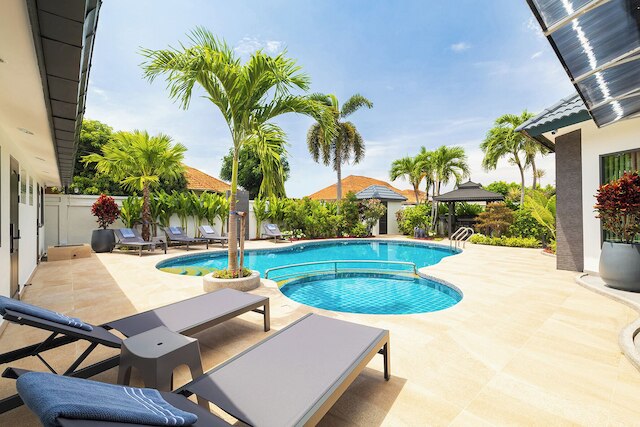 パタヤ ヒル ニア ザ シティ アンド ビーチ