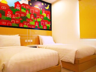 ナイト & デイ スラバヤ - グヌンサリ