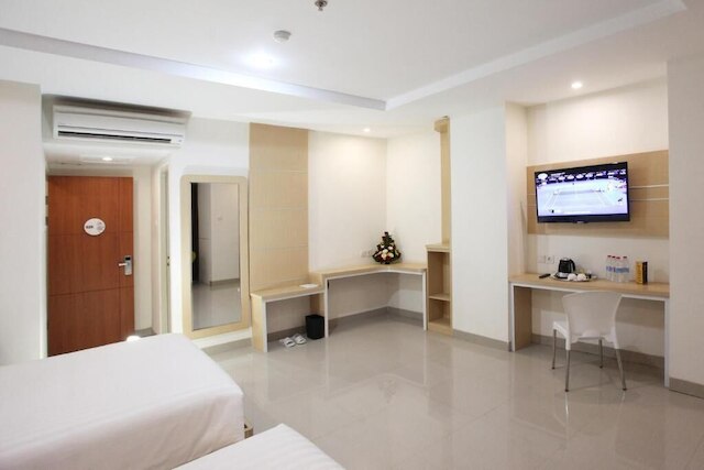 ナイト & デイ スラバヤ - グヌンサリ