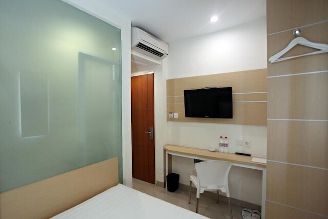 ナイト & デイ スラバヤ - グヌンサリ