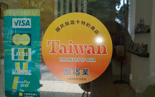 トラベル ヤング