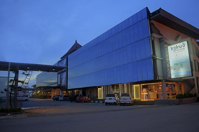 ザ ヒルズ ホテル