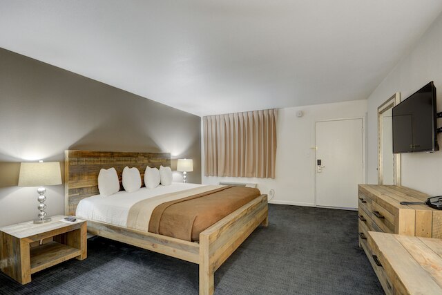 サンダーバード ホテル