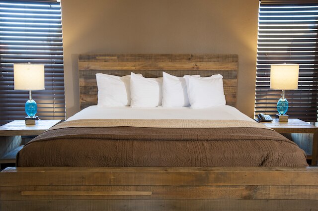 サンダーバード ホテル