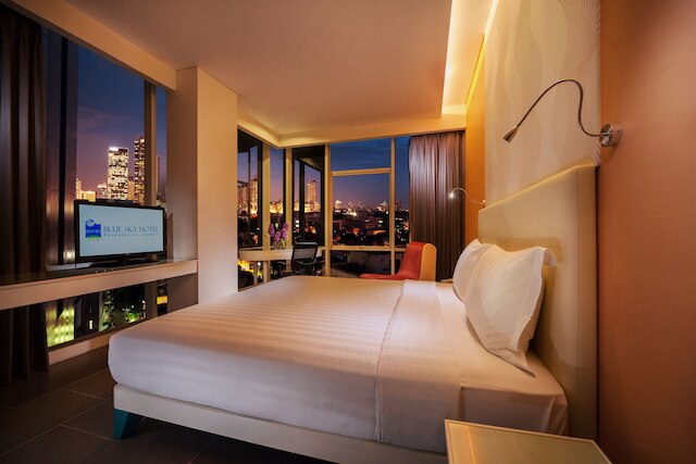 ブルー スカイ ホテル ペタンブラン