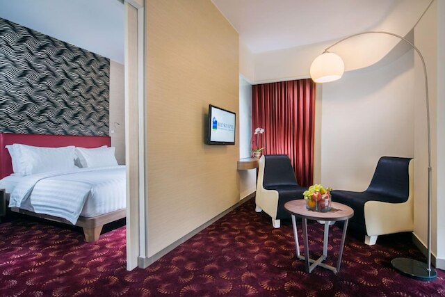 ブルー スカイ ホテル ペタンブラン