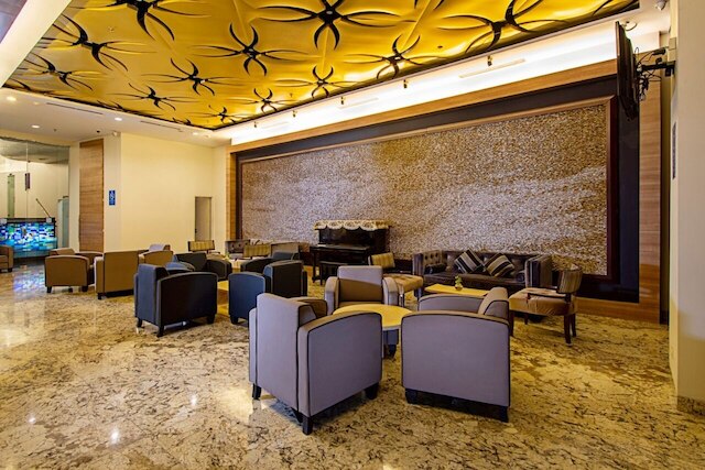 ブルー スカイ ホテル ペタンブラン