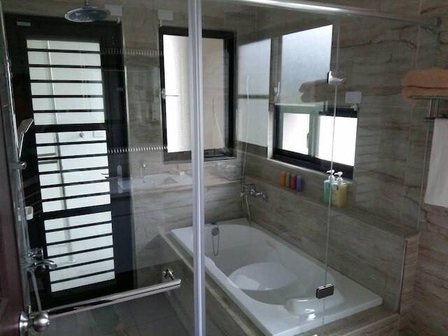 リバーステューピッド B&B (河堤上的傻瓜民宿)