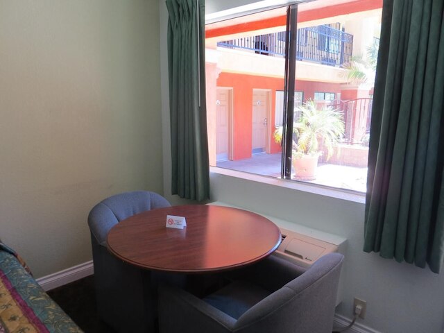 アズーサ イン モーテル