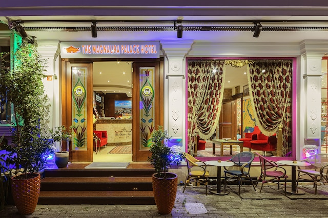 ザ マグナウラ パレス ホテル