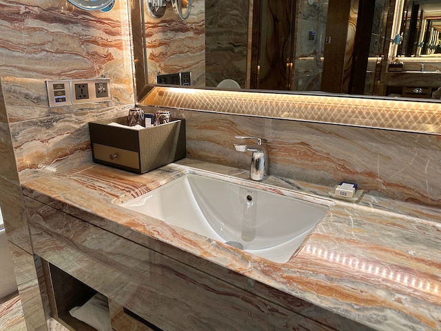 ベイパース ホテル (广州威珀斯酒店) - 広州交易会期間中の無料シャトルバスと登録カウンター