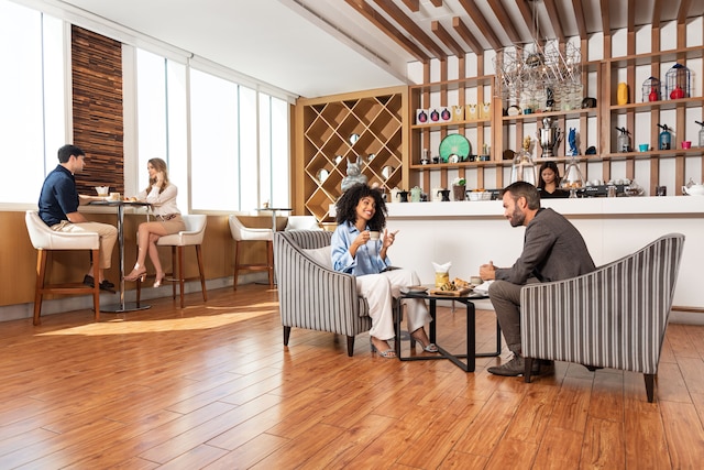 V ホテル ドバイ、キュリオ コレクション バイ ヒルトン