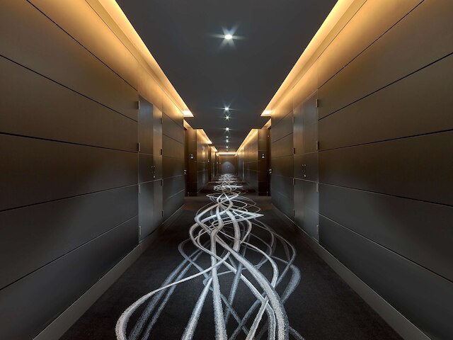 V ホテル ドバイ、キュリオ コレクション バイ ヒルトン