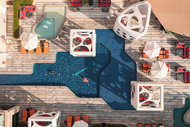 V ホテル ドバイ、キュリオ コレクション バイ ヒルトン