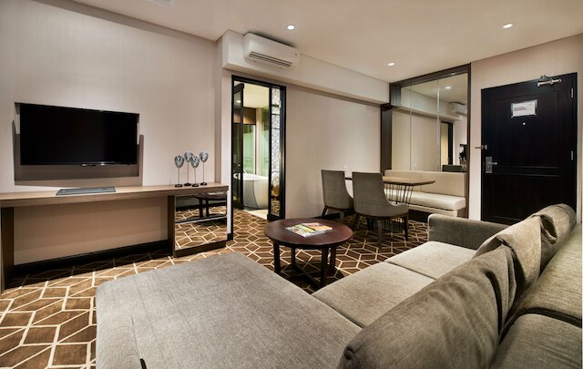 スイス ベリン トゥンジュンガン スラバヤ