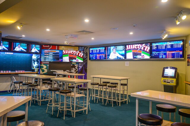 ザ レースコース ホテル & モーターロッジ