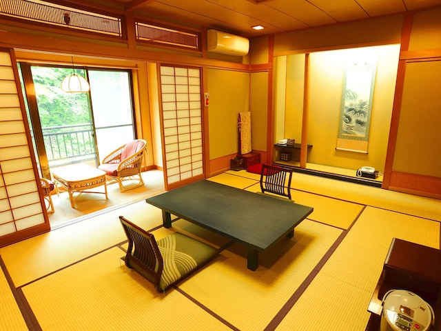 渓谷に佇む源泉湯宿 四万やまぐち館