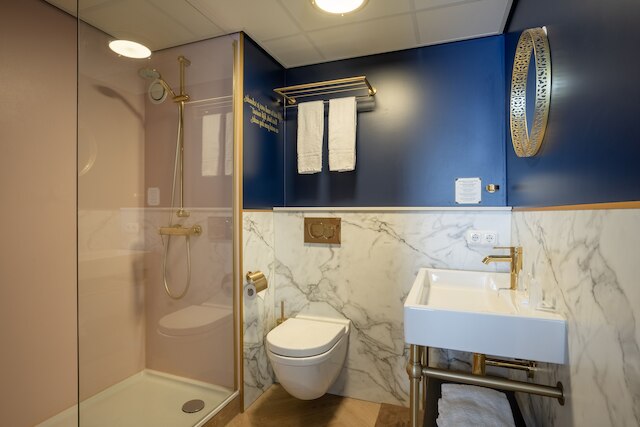 エフテリング ワンダー ホテル - テーマ パーク チケット インクルード